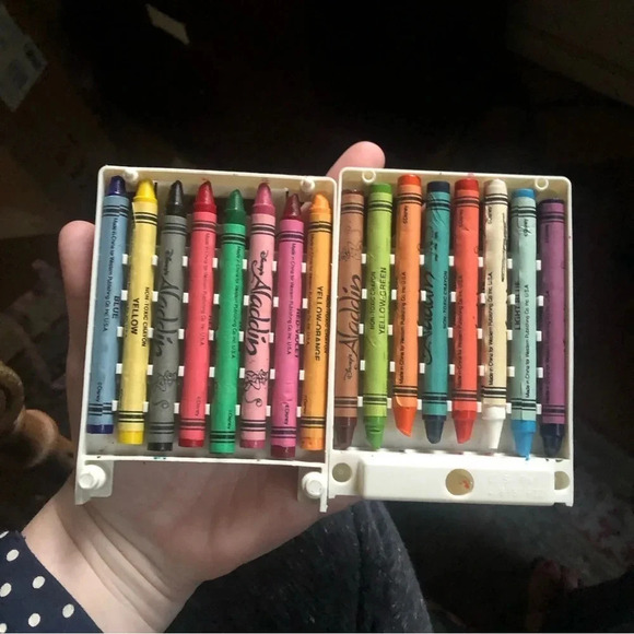 Vintage Disney Aladdin Package of Crayons - Picture 7 of 7